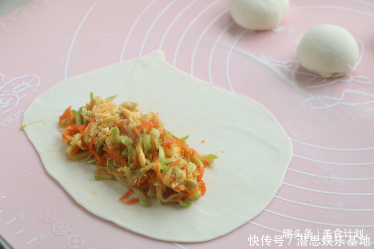  天热别蒸包子，教你懒人吃法，卷一卷8分钟出锅，早餐上桌准吃光