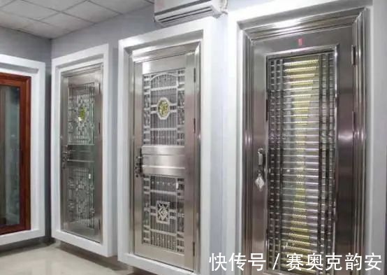 入户门|开发商装的入户门该不该换，看看建材老板怎么说？