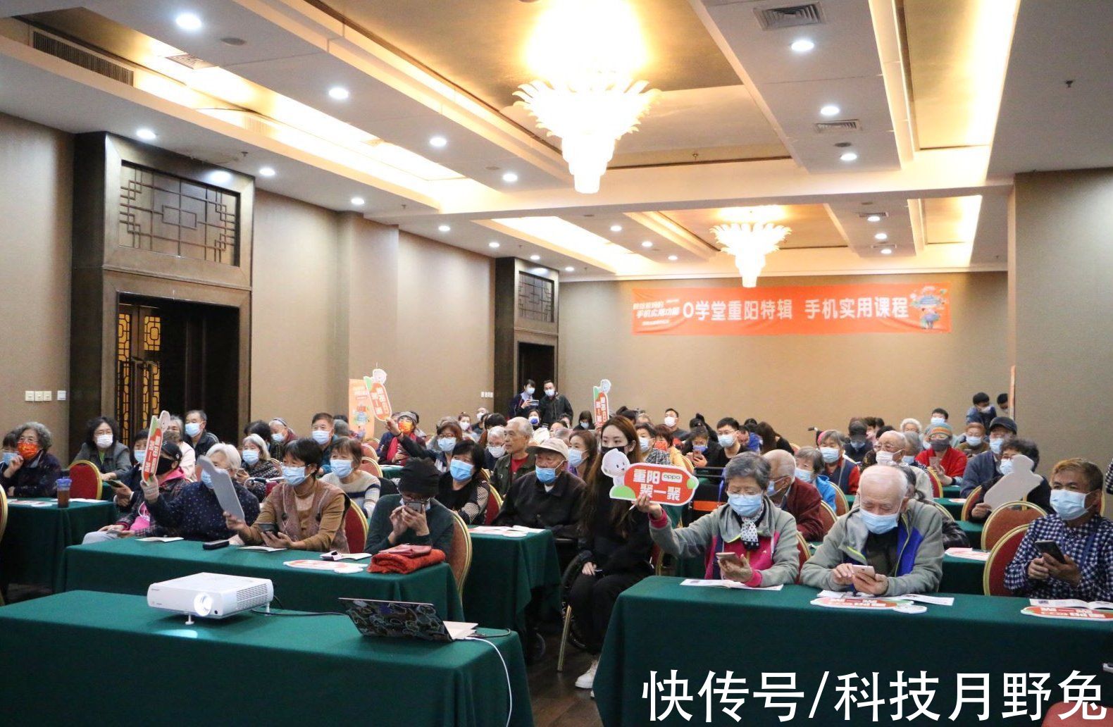 数字生活|谁来帮老人适应数字生活？人民日报给出建议，来看看怎么做