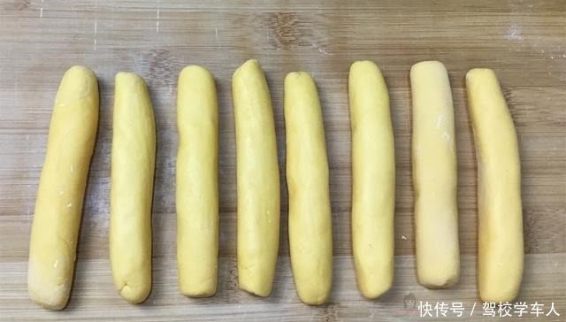 做成|一碗糯米粉,一个南瓜,简单做成小零食,外酥里软,越嚼越香