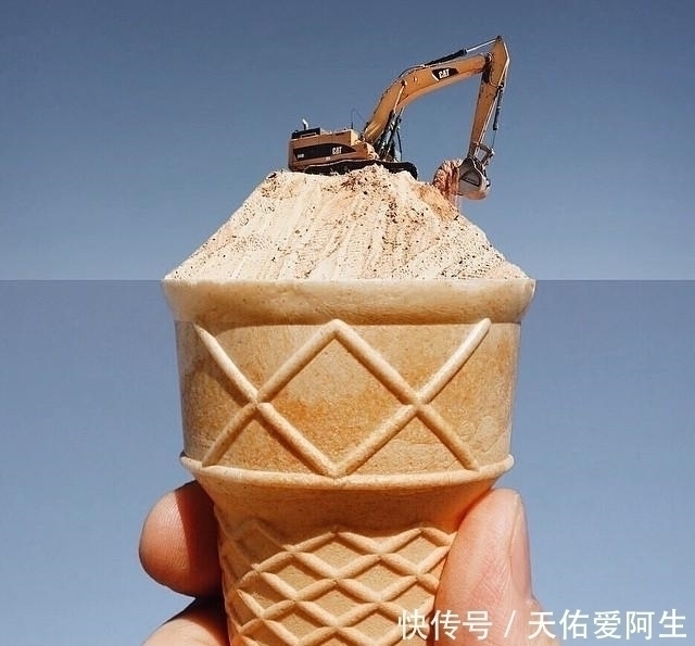 图片@艺术家将两张不同的图片拼接后,奇迹就这样发生了