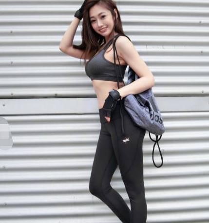 潇洒浪漫的打底裤美女,尽显女神的优雅气场