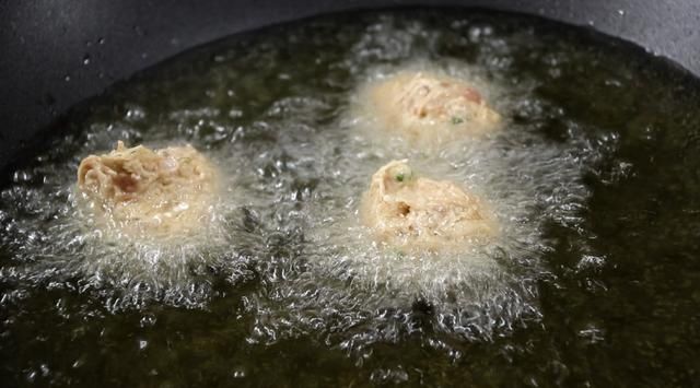 冬季，遇到这芋头别手软，教你最好吃的做法，外酥里嫩