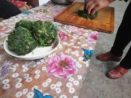 這種野菜有點苦，麥地里每年都長，3月正當時，見到可以摘一把