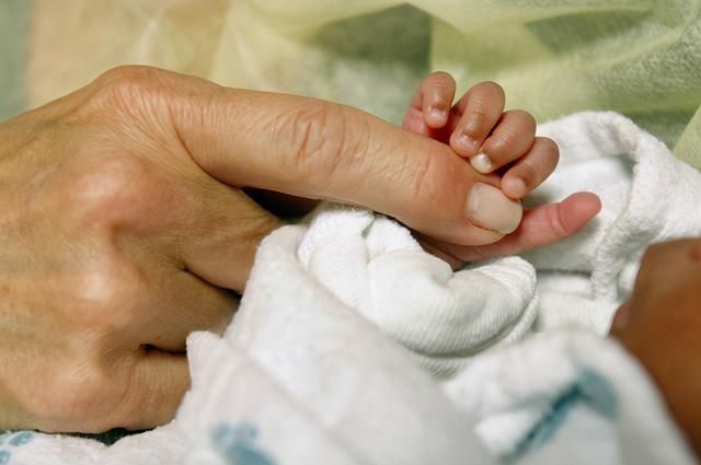 检查|四维检查宝宝畸形,孕妈却执意生下孩子,出生后全家“沸腾了”