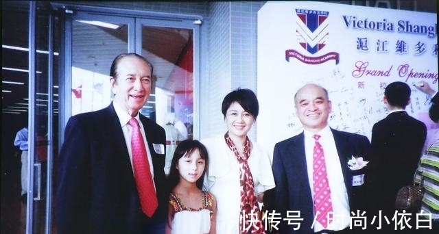 fendi|赌王四太年轻时真风光!左手翡翠戒指右手小金表,圆脸卷发太迷人