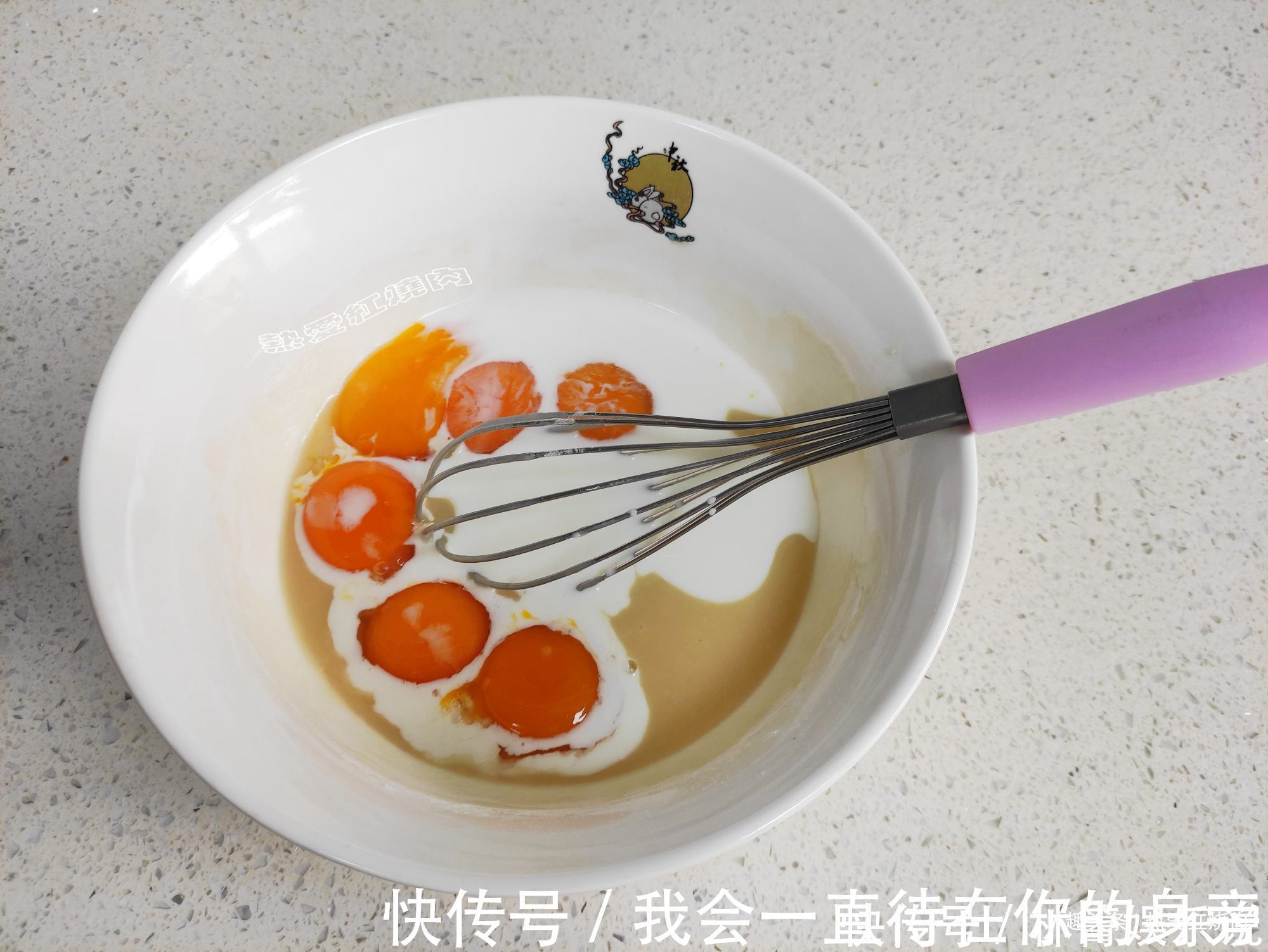 蛋糕|这个蛋糕比戚风还好吃,冷藏后食用更佳,趁现在鸡蛋便宜赶紧做呀