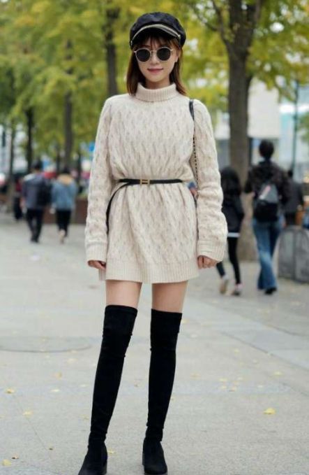 短裙|街拍:第三位穿抹胸短裙的美女,白皙美腿让人羡慕