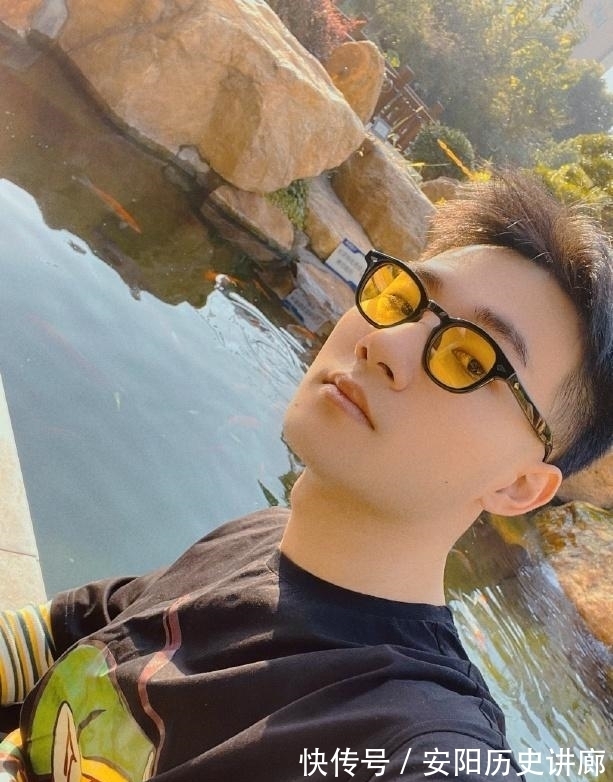 德云社陶陽開始跨界,與老秦等一起錄制綜藝了,網友:總比閑著強