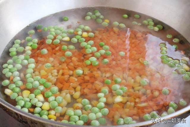 年夜饭加道菜，“四喜福袋”端上桌，寓意八方来福，财源滚滚