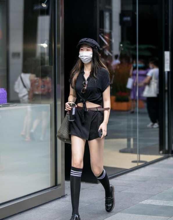 杨幂|杨幂秀腿过了头，满腿“黑点”太吓人，其实穿足球袜的她才更美！