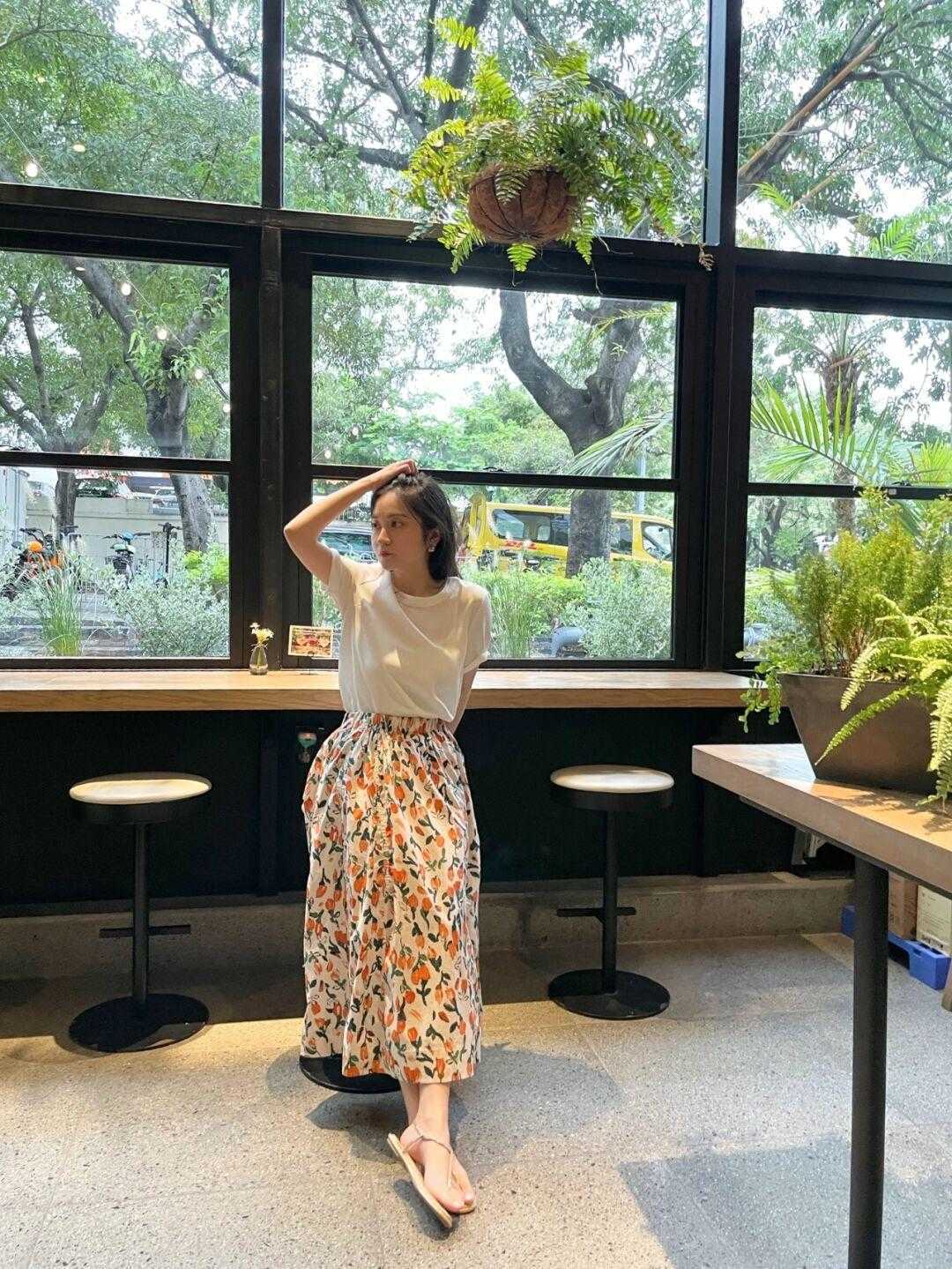 气质|日常穿搭小心机,紫色衬衫搭配半身裙提升品位,同时又能提升气质