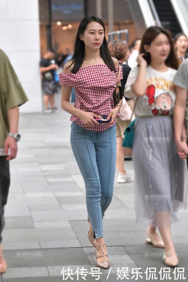 三位小姐姐教你一种时髦洋气又暖和舒适的穿搭方法,快来学习吧