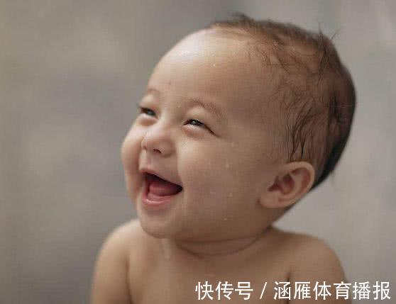 动作|宝宝一些动作出现的早,不仅身体棒,而且智商高,来了解一下