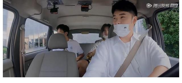 《五哈2》官宣陣容，彭昱暢空降成常駐，在海報(bào)中的站位彰顯地位