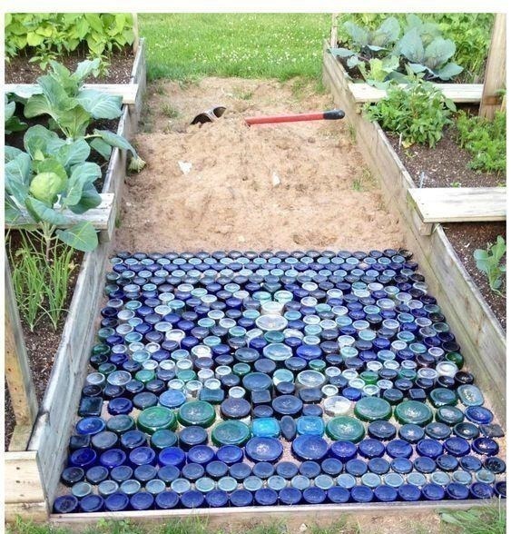 花坛|外国人的小脑瓜怎么想的,攒啤酒瓶砌花坛、盖房子,个个出乎意料!