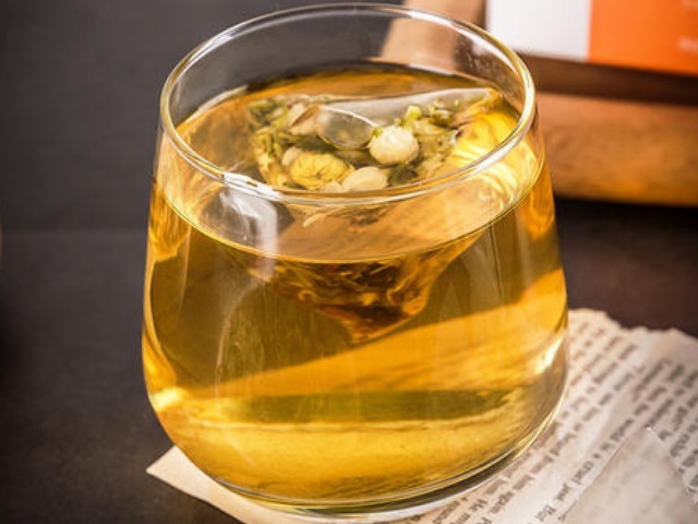 金银花|蒲公英和它“天造地设”，坚持泡水7天，排肝解毒，皮肤越变越好