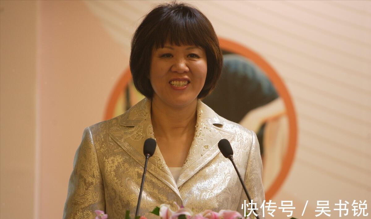 央视|深夜23点,郎平携女排六将央视出镜,暗示中国女排将重返巅峰