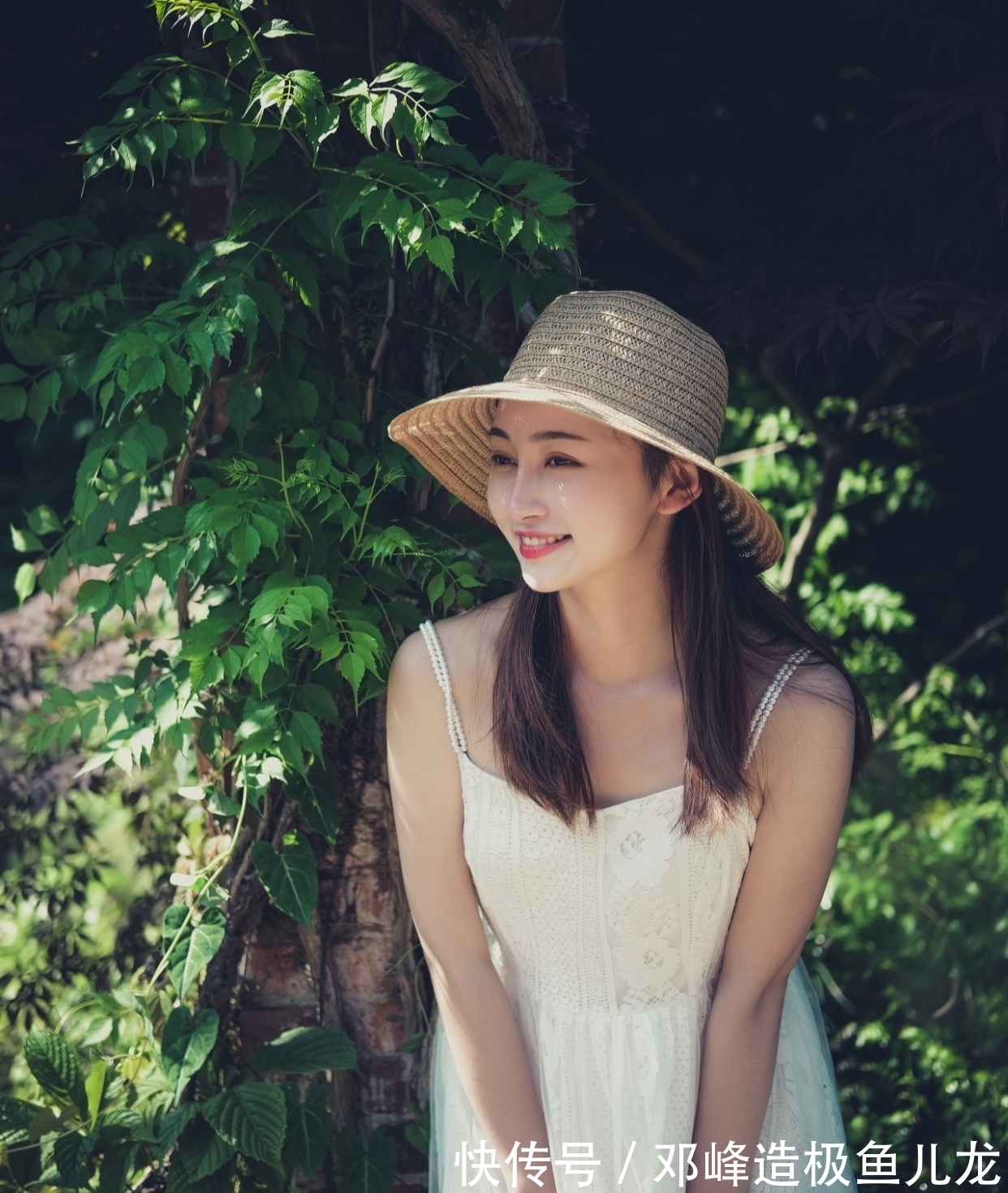 琼卮!七言格律:流莺脉脉频回首,有意传情归旧林