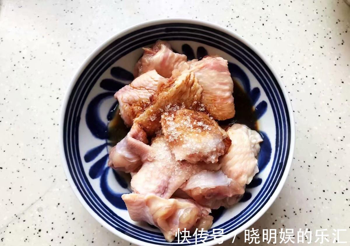 枸杞|鸡翅和裙带菜搭配,蒸一蒸,鲜香入味,全家老小都爱吃的一道菜