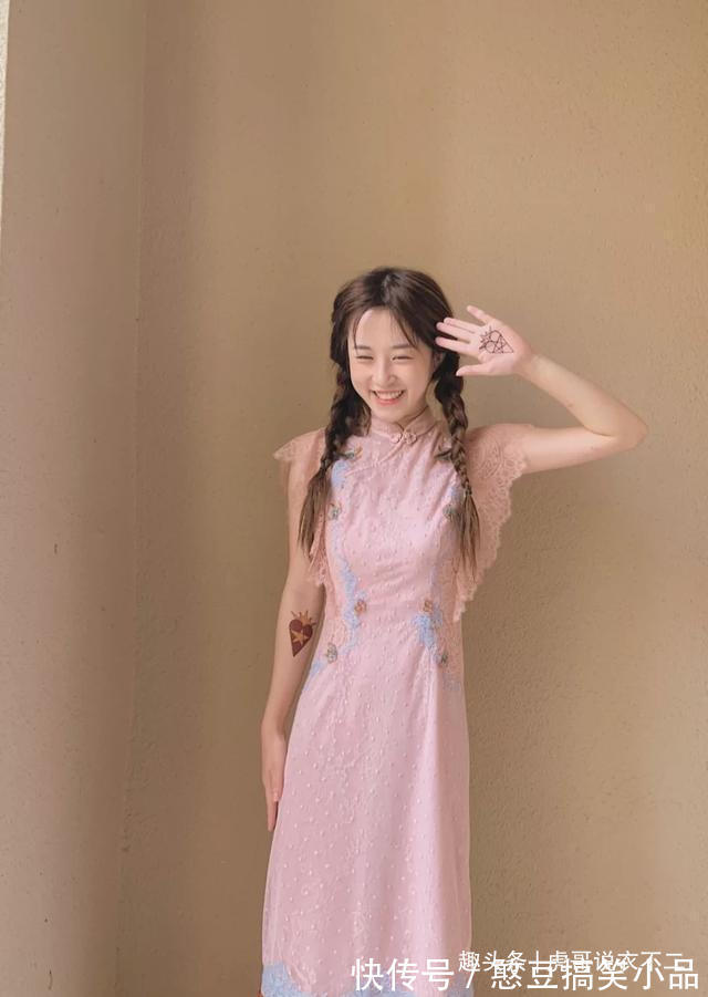 粉色 谁说粉色“老气”其实百搭又耐看，这么穿简直美呆了