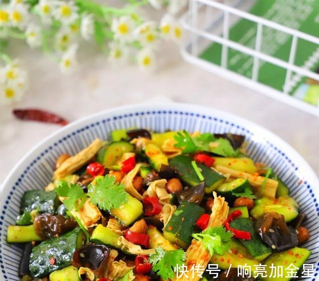 lsj|夏天就馋这菜，4种食材放一起，不炒不炖切好加料一拌，开胃解暑！