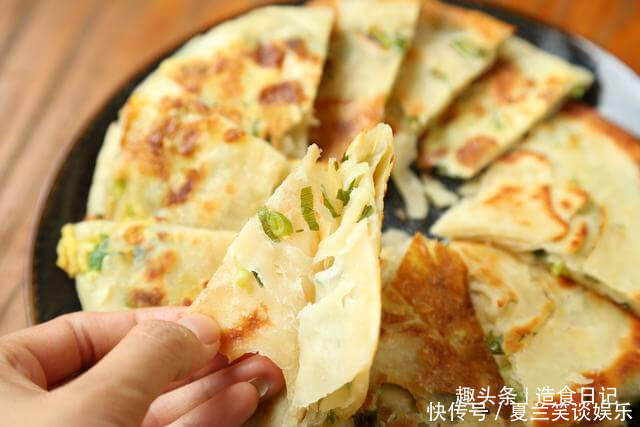 放凉|营养升级的鸡蛋葱花饼,不用油酥,个个酥脆又起层,放凉也酥软
