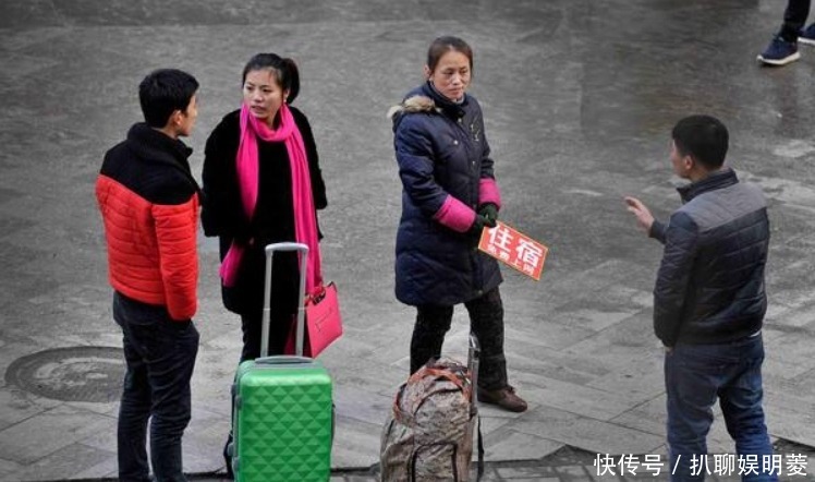 在火车站，那些大妈们拉你住旅馆，50块一晚，到底有多少猫腻？