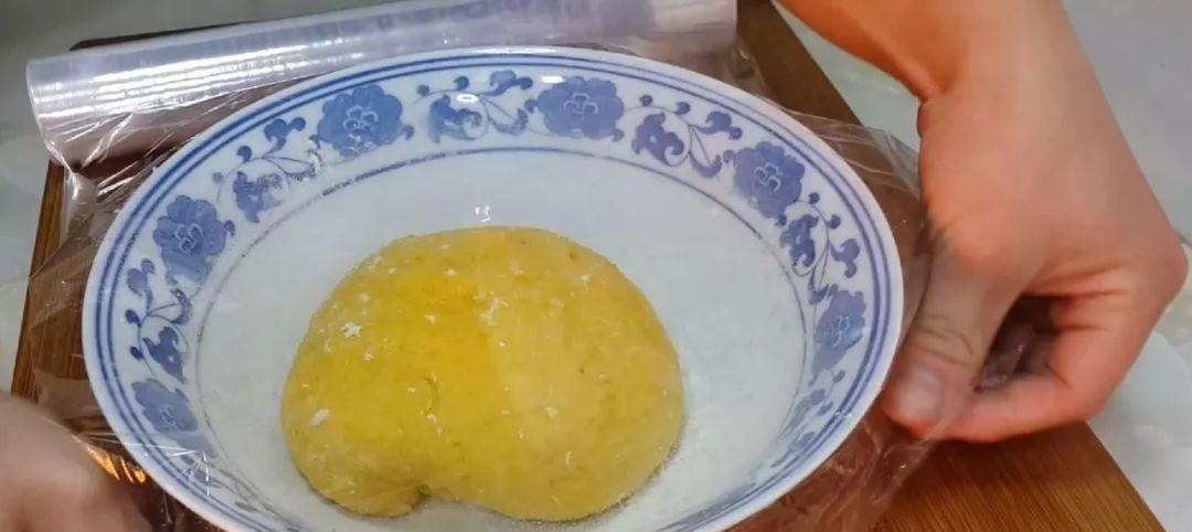 半个南瓜,1个鸡蛋,不用一滴水,比油条做法简单,比蛋糕都好吃