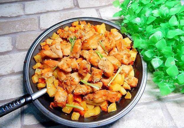 倒入|天气配美味可口的家常菜,香辣鲜香外酥里嫩,上桌就光盘