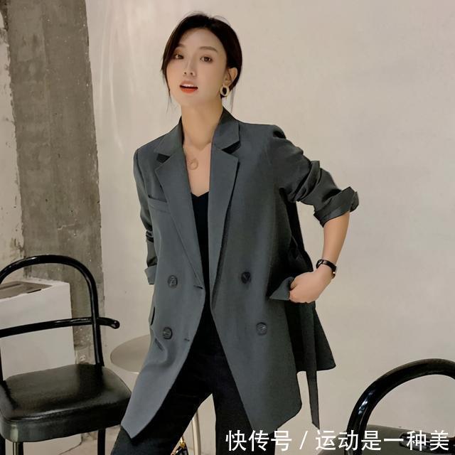 会打扮的女人，秋天未必要买太多衣服，选对“颜色”就能提升气质