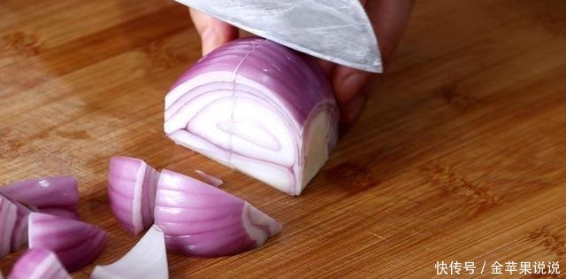 这是鸡腿的特别做法,不要焯水不用过油,味道比饭店做的都好吃