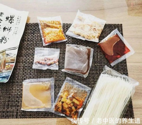  花了999元吃出来一篇螺蛳粉测评后，我成了螺蛳粉十级学者！