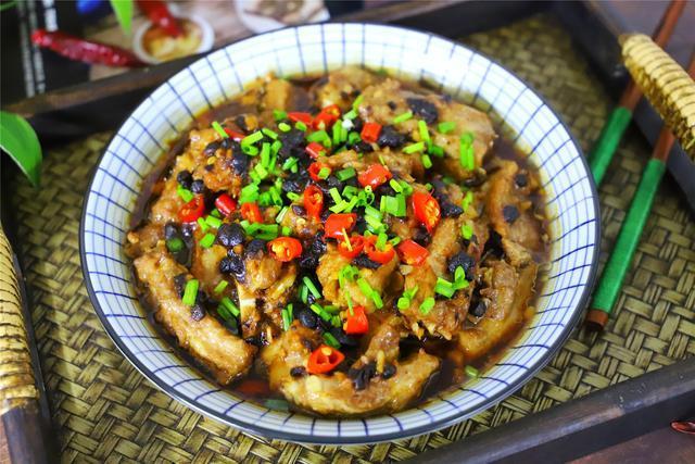 排骨不煮不炖不炸,教你秘制做法,嫩滑多汁入味,好吃不上火