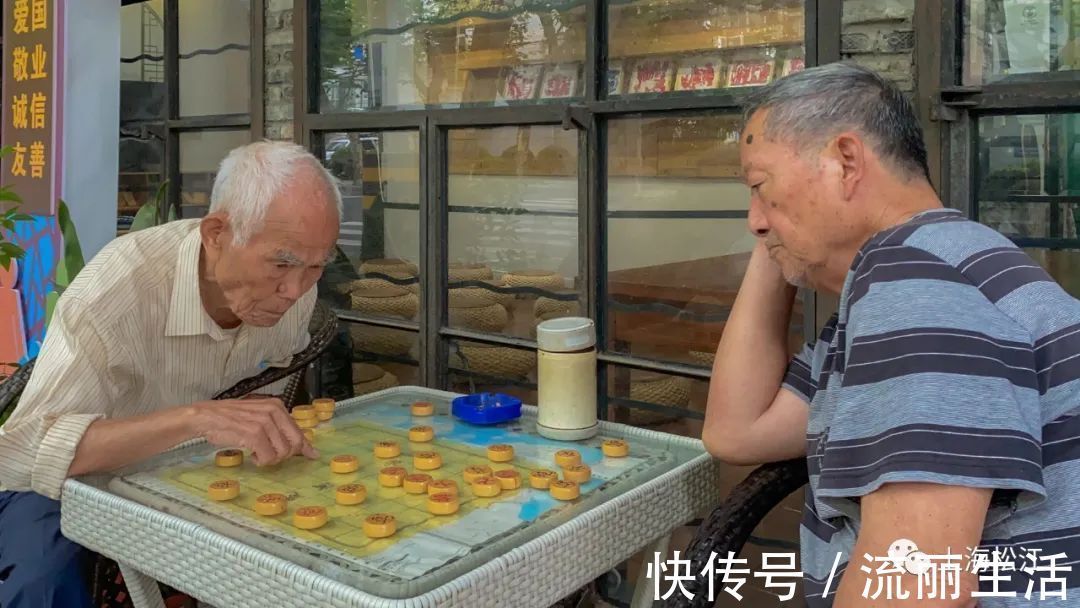 场地|场地高颜值、市民高素质,松江这个“读书吧”免费开放四年多没丢过一本书