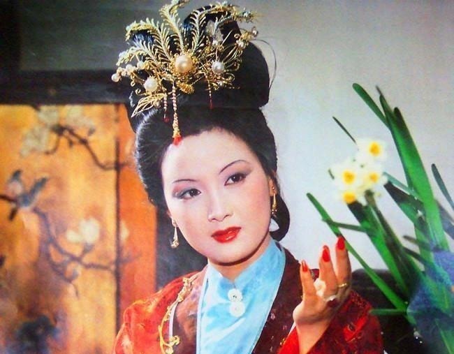 婚事!王熙凤吩咐平儿盯着薛宝钗,却无意中透露林黛玉的婚事,要嫁给他