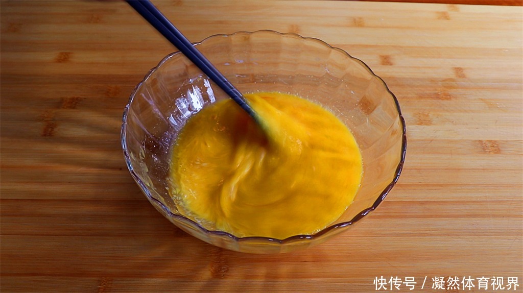 面粉|面粉新吃法,加2个西红柿,不用烤不用烙,出锅比吃肉还香