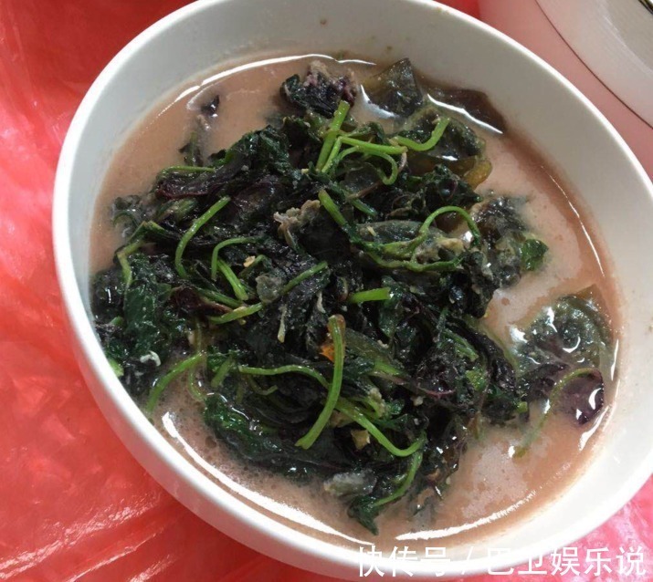 做菜|12个人聚餐吃饭,做了16个菜,做菜做了2个半小时,菜看着还行吗