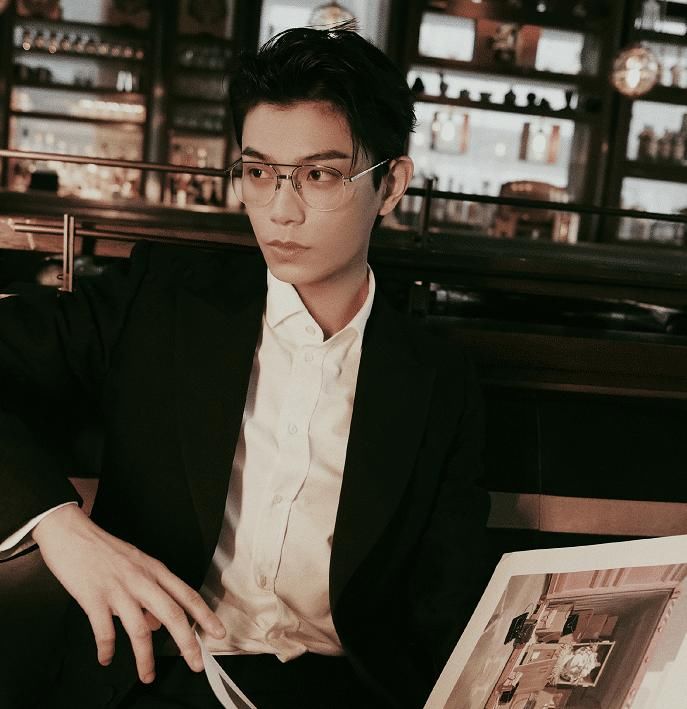  台词功|肖战被曝参加新综艺！同期嘉宾名单曝光，网友：节目不想火都难！