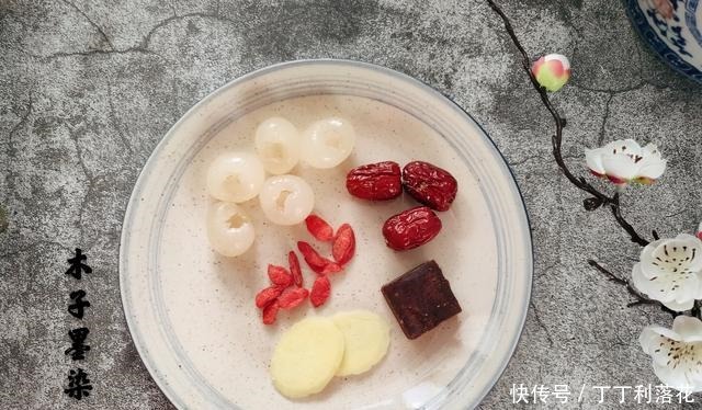 40岁的她，气色红润面若桃花，就爱喝这碗汤，尤其是冬天