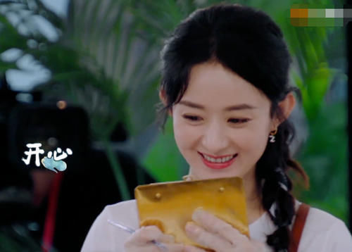 赵丽颖在点菜,被身边客人小声议论,导演组不剪掉还放大了声音