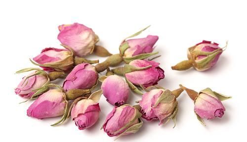 女人常喝玫瑰花茶，会收获3个好处，分享给大家3种玫瑰花的做法