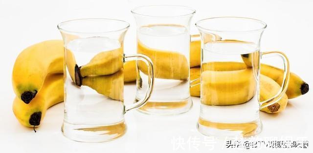 香蕉皮|香蕉这样吃，大肚子、便秘没了，皱纹少了！每天吃一根