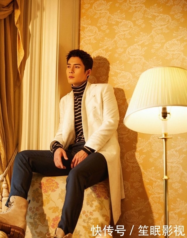 东君|韩东君在复古光影间演拍摄写真 色彩流转中领略先锋艺术魅力