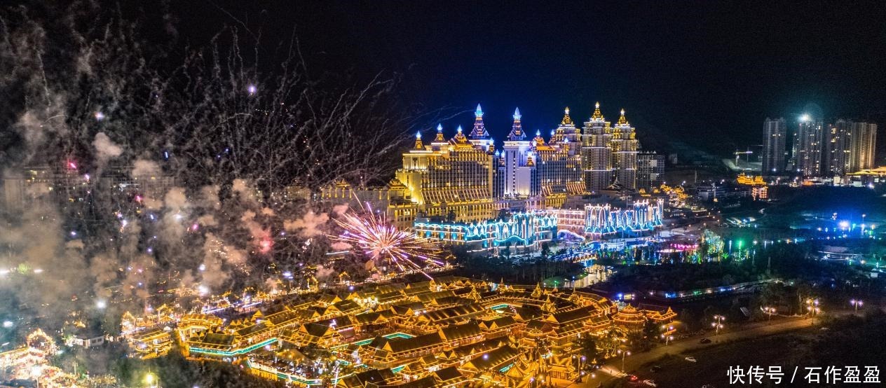 灯展|有什么期望就在这里许下来吧——告庄西双景“傣文化主题水灯展”