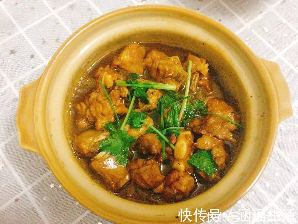 排骨新做法:不用油炒,步骤简单,做出来的排骨连汤汁都下饭!