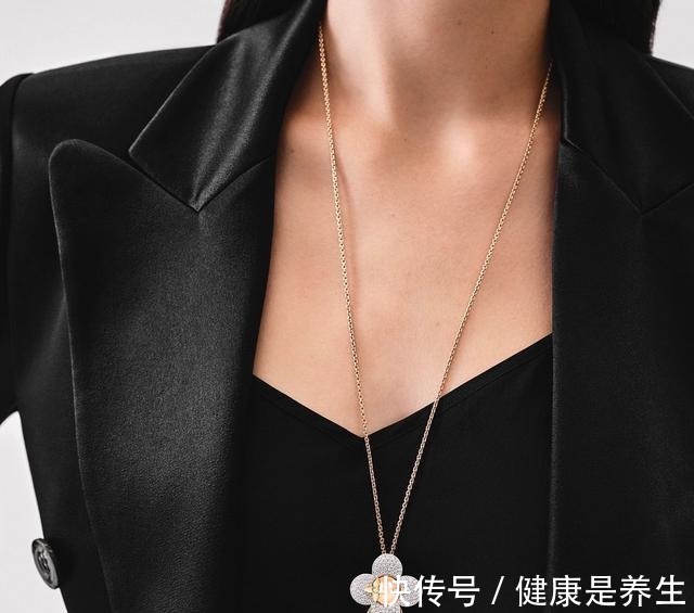 vivi&路易斯威登,吉祥物变吊坠胸针!