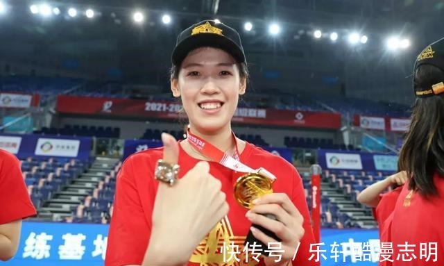 李盈莹|勇夺联赛第 14 冠后,走下领奖台的天津女排又有了新目标