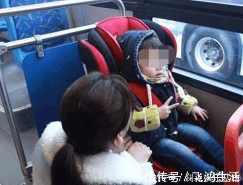臭臭|1岁娃公交车上憋不住想拉臭臭,妈妈的做法赢得全车人点赞