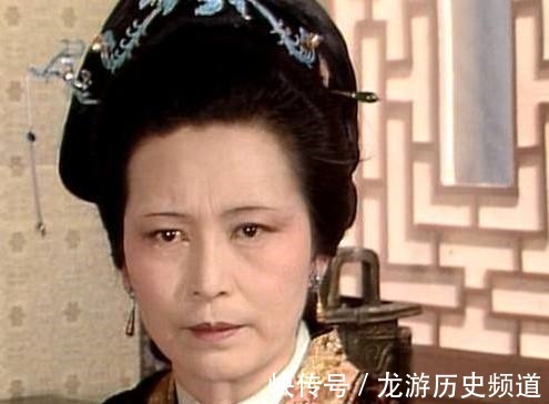 宝玉|王夫人和王熙凤的智商差,一顿螃蟹宴便可看出来!